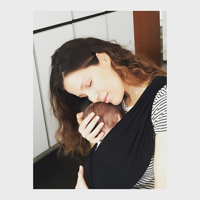 Jaydy es una mami muy tierna y cuidadosa.