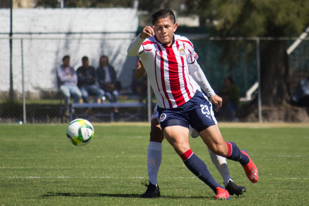 El jugador de 20 años Jesús Godínez se marcha de Chivas, su nuevo club es el León al que llega para reforzar la delantera.