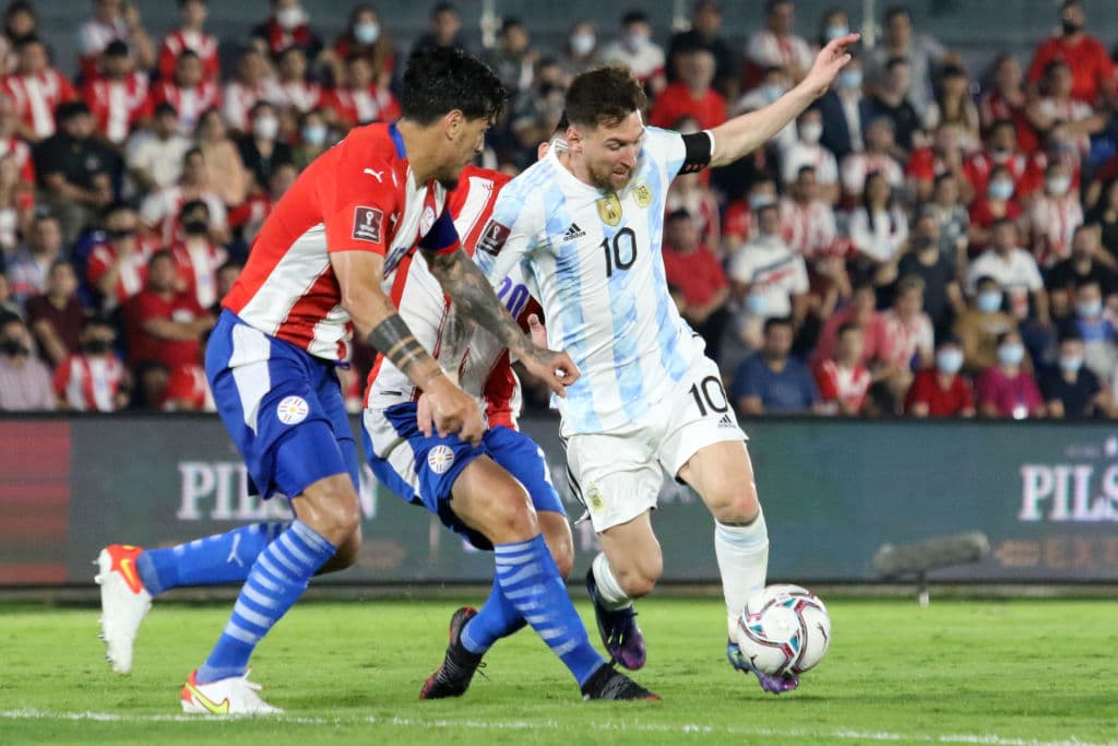 Argentina no logra batir las redes paraguayas y se conforman con el empate 0-0.