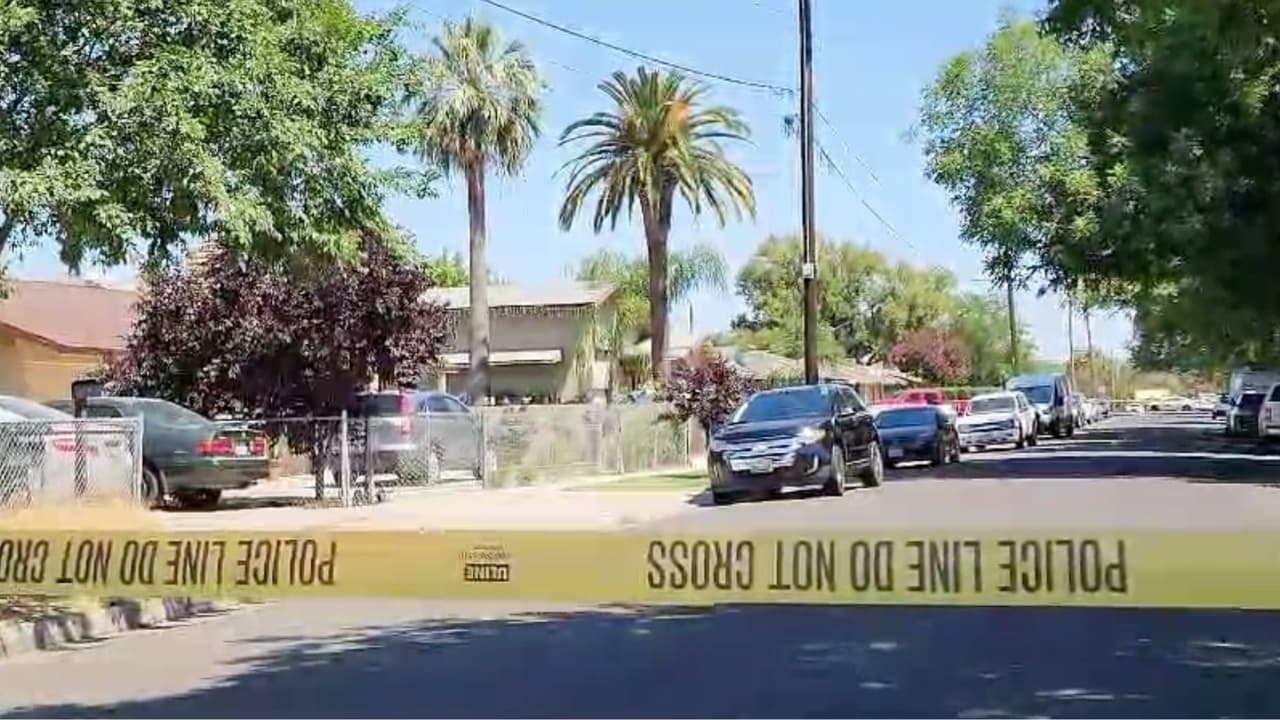 Un bebé recién nacido fue hallado muerto en el patio de una casa en Fresno