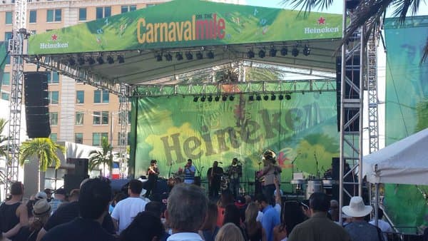 Carnival on the Mile se celebra ya hace 18 años y sus actividades discurren a lo largo de la Miracle Mile desde su inicio en Douglas Rd. hasta LeJeune Rd.