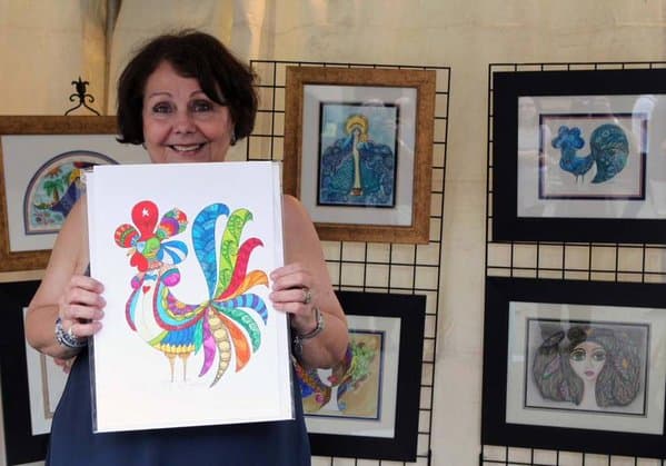 Artistas cubanos y de países latinoamericanos exponen sus obras, las cuales están disponibles para la venta.