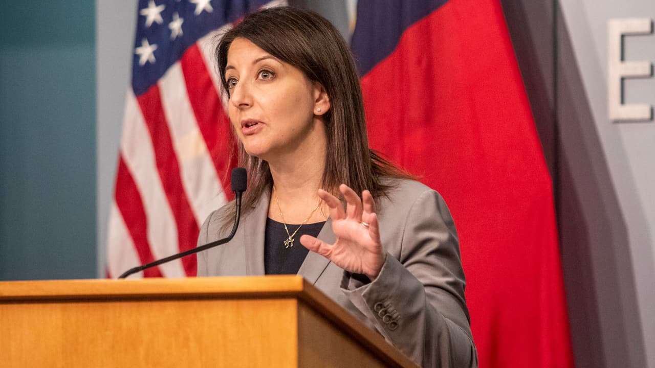 Secretaria de salud detalla el plan de Carolina del Norte para distribuir la vacuna contra el coronavirus