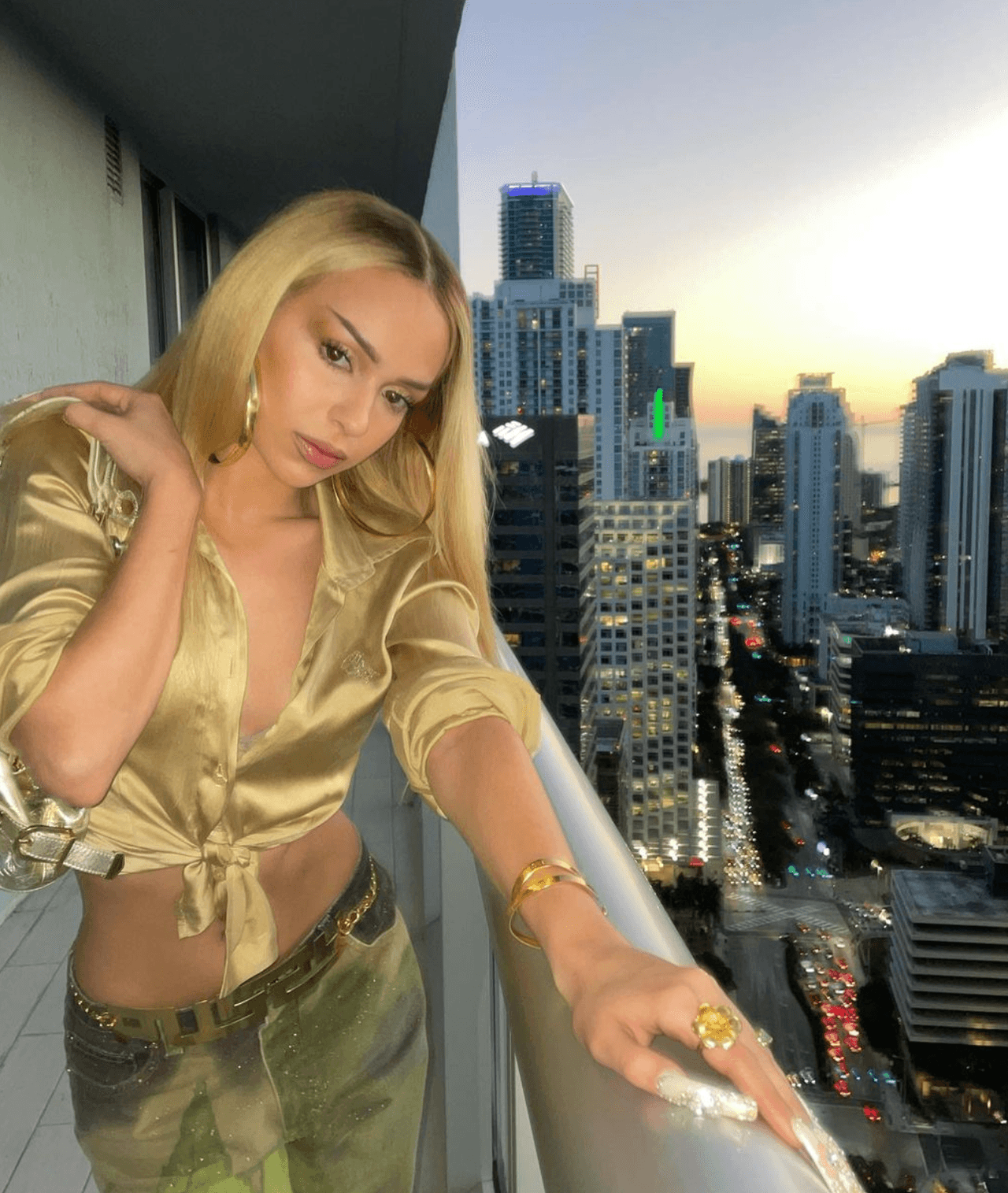 La artista también es diseñadora de modas, y aprovechó su talento para incursionar en este universo. Lanzó su propia línea de ropa que comercializa en las tiendas de Bershka.