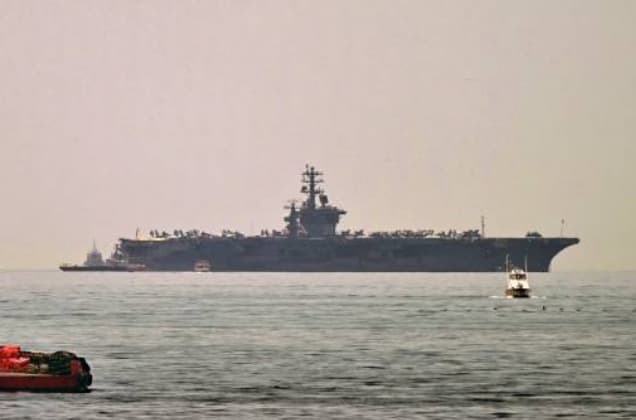 El portaviones emblemático de Estados Unidos, el USS Nimitz, llega a Panamá en su última misión por América Latina