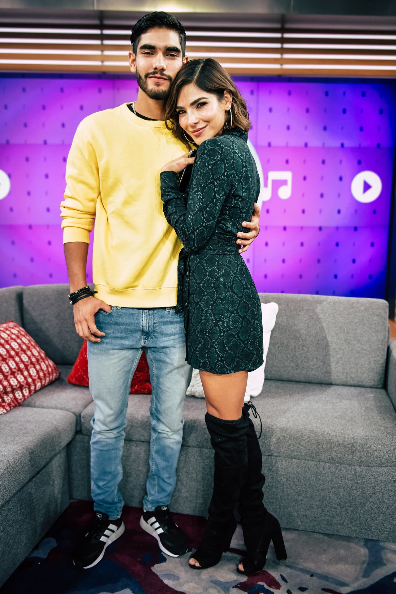 El hermano de Alejandra manifestó su interés en seguir los pasos de nuestra conductora en televisón.