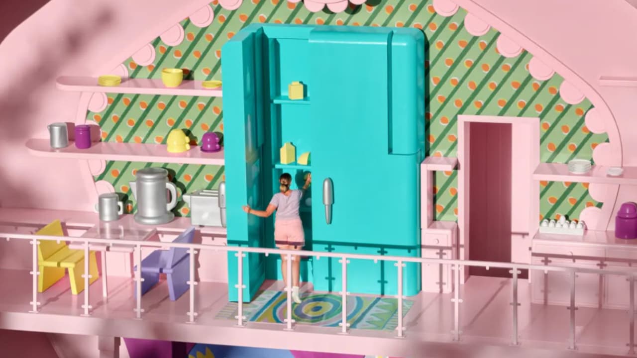 La estructura está en medio del bosque.