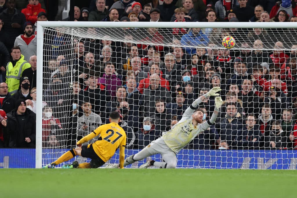 Wolverhampton le pega al Manchester United 1-0 con gol de Joao Moutinho al minuto 82' del encuentro. Cristiano Ronaldo había convertido pero se anuló la anotación por ser fuera de lugar. El mexicano Raúl Jiménez fue titular durante el encuentro.