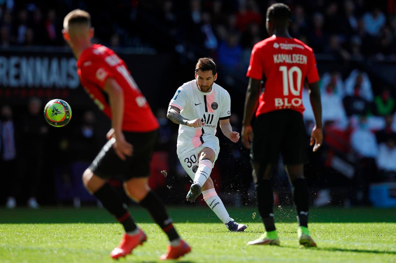 Paris Saint-Germain no pudo ante el Stade Rennais 2-0 como visita, durante la Jornada 9 en la Ligue 1. Los parisinos contaron con toda su artillería pesada pero no vieron la luz ante las anotaciones de Gaetan Laborde (45') y Flavien Tait (46). Así, el equipo local se lleva un triunfo épico y el PSG rompe su racha ganadora.