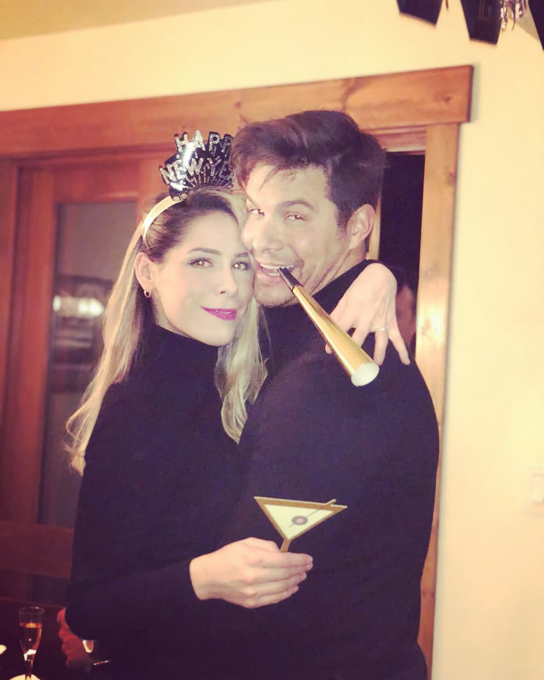 "Llegarás a una familia llena de amor, ¡tus papás te aman desde el primer día y te esperan con todo el amor y la felicidad del mundo! Gracias mi amor @Penichebrandon porque has hecho realidad todos mis sueños", agregó la también diseñadora de modas.