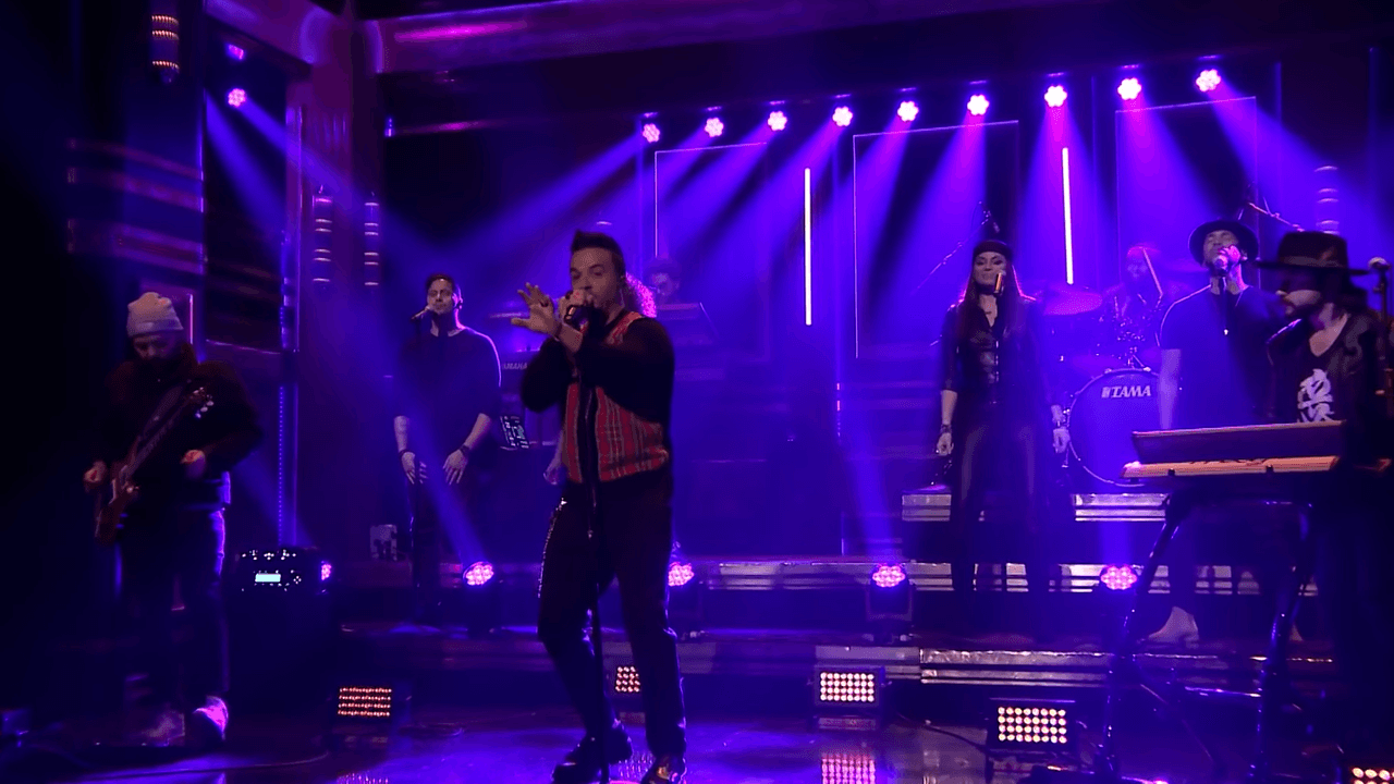 Luis Fonsi appears and performs on late night TV show