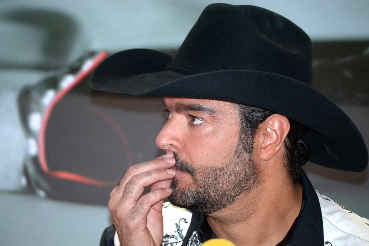 "Lo que tengamos que hacer por la felicidad de las niñas lo vamos a hacer, lo que sea. Cada quince días, el fin de semana están con ella, y un fin de semana están conmigo. Eso fue lo que se arregló", dijo.