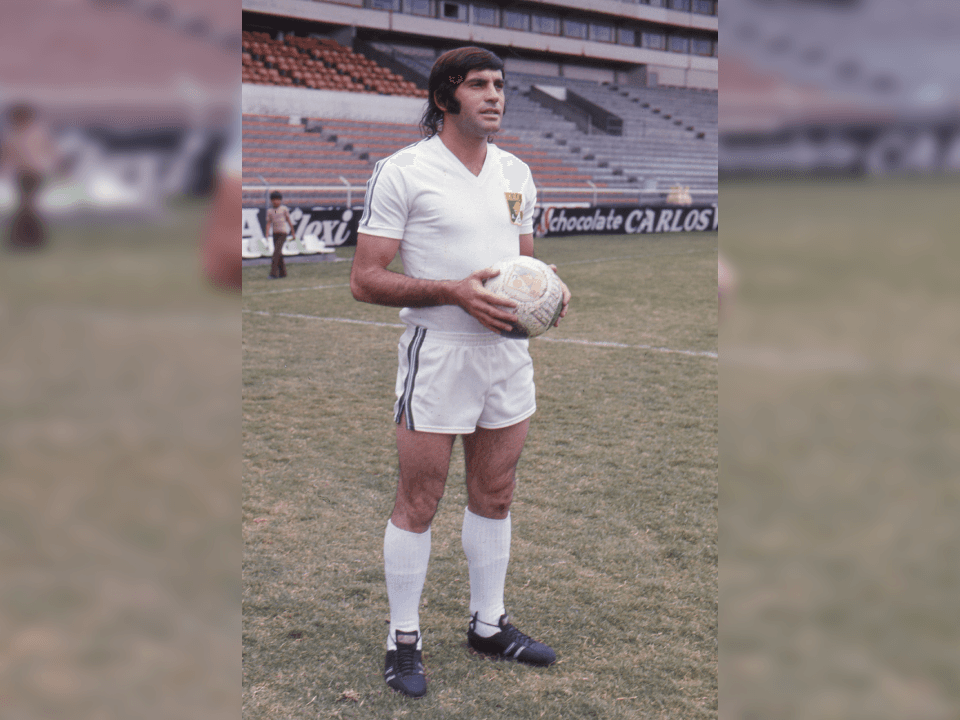 Fue campeón durante las temporadas 1977-78 y 1981-82. Tanto amor le tomó a la camiseta que no sólo fue jugador, sino que también tuvo otros roles.