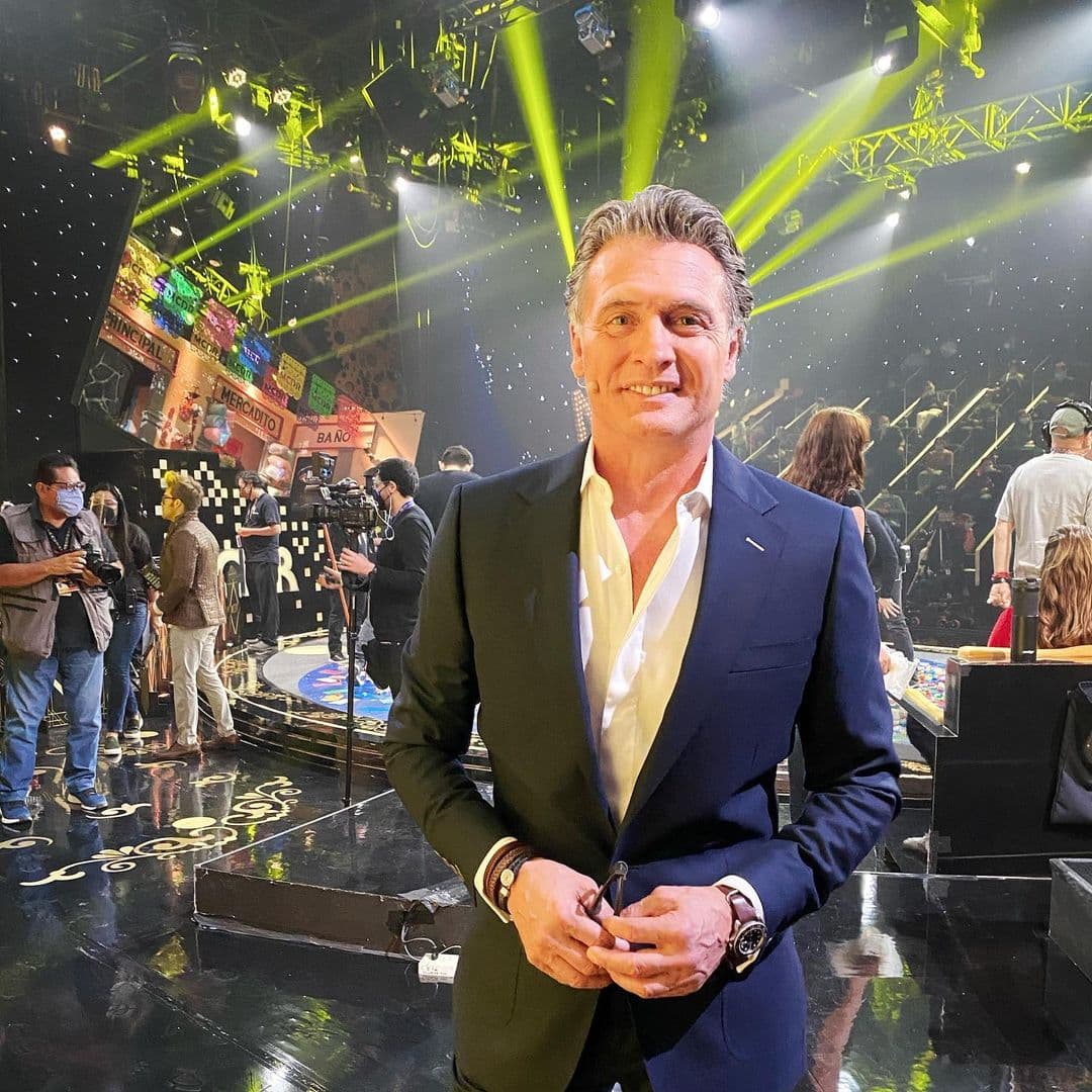 Sin embargo lamentó que por ahora "no se puede viajar.
<b><a href="https://www.gq.com.mx/estilo-de-vida/articulo/coronavirus-argentina-prohibe-vuelos-de-mexico-por-covid" target="_blank">Está prohibida la entrada de México a Argentina</a></b>, lo prohibió el gobierno argentino", explicó.