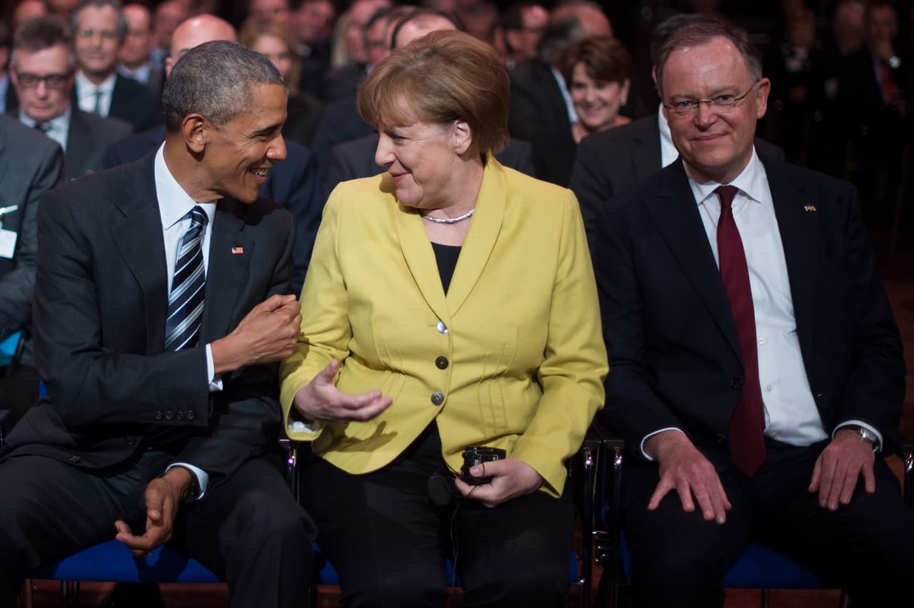 <a href="http://www.univision.com/noticias/politica/obama-se-despide-de-merkel-una-de-los-ultimos-bastiones-de-democracia-liberal-frente-al-populismo">Barack Obama se ha despedido en Alemania de Ángela Merkel</a>, con quién ha tenido una de las relaciones más fructíferas entre dos países separados por el Atlántico. En esta imagen aparecen conversando en la ceremonia de inauguración de la feria industrial de Hannover, Alemania, 2016.
<br>