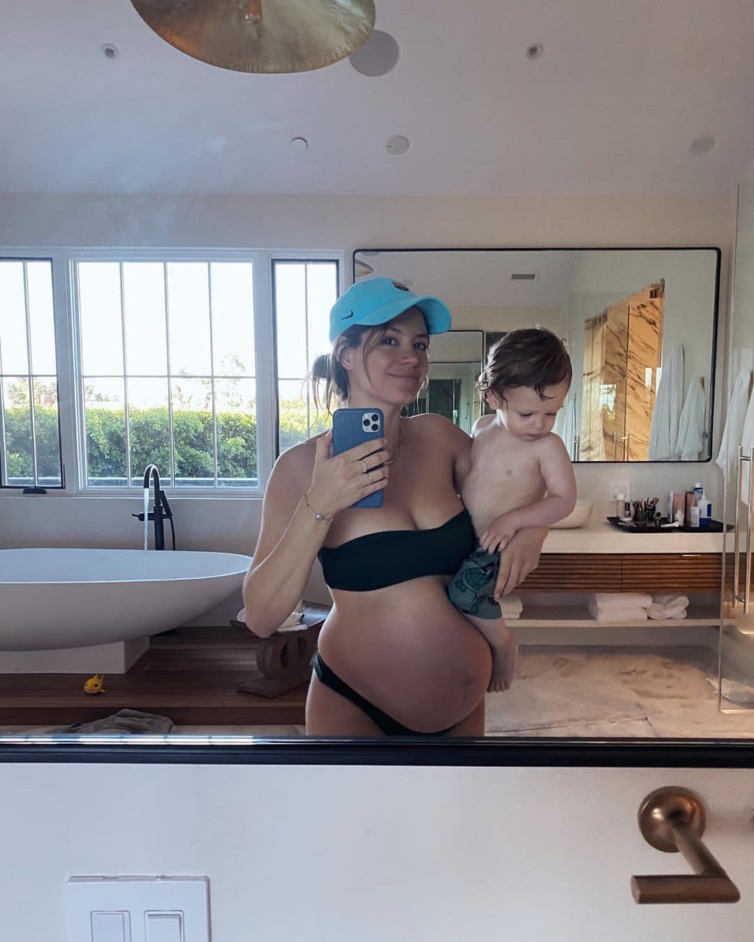 Sarah y Noah comparten mucho tiempo juntos, y se nota que ella disfruta tomarle fotos a su hermoso primogénito.