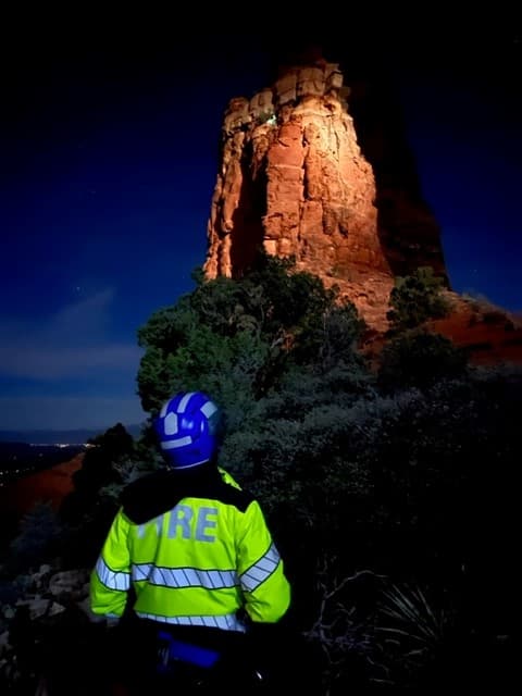 Fue el miércoles por la noche que el Departamento de Bomberos de Sedona compartió las imágenes de un impresionante rescate.