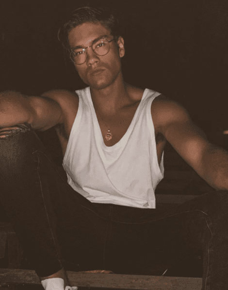 Sin importar las prendas que luzca, Jason siempre luce como un cotizado galán.
<br>