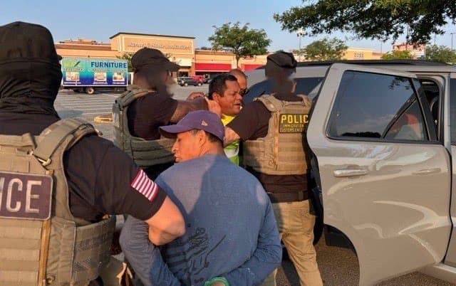 ICE arresta a más de 1,300 inmigrantes indocumentados en Virginia y Maryland