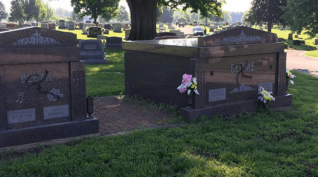 La policía de Illinois tiene bajo custodia al sospechoso de vandalizar más de 150 lápidas