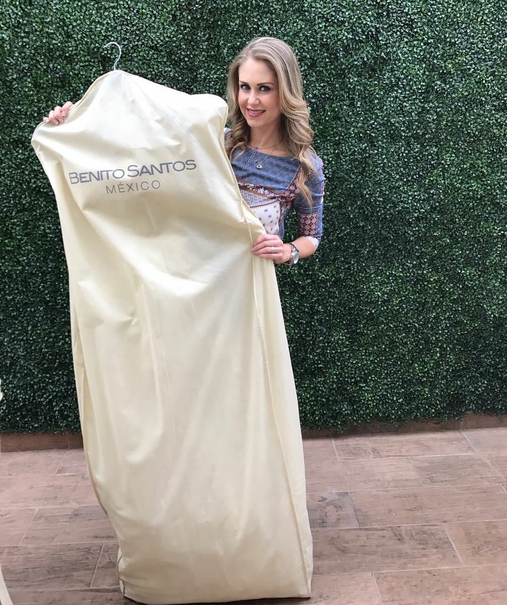 El encargado del vestido de la actriz fue el famoso diseñador mexicana Benito Santos.