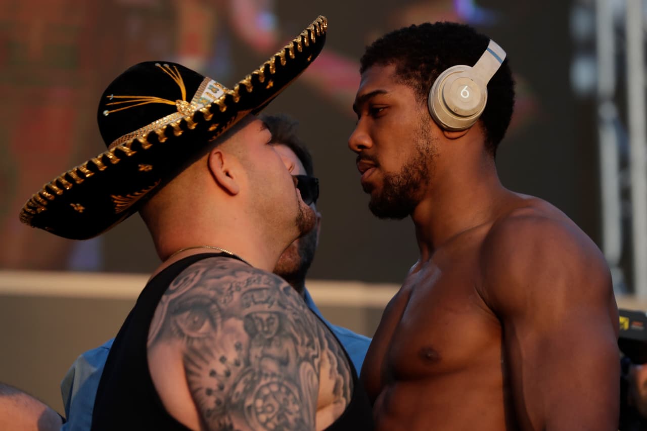 Anthony Joshua pesó 237.5 libras, mientras que Andy Ruiz dejó la aguja en 287.3 libras.