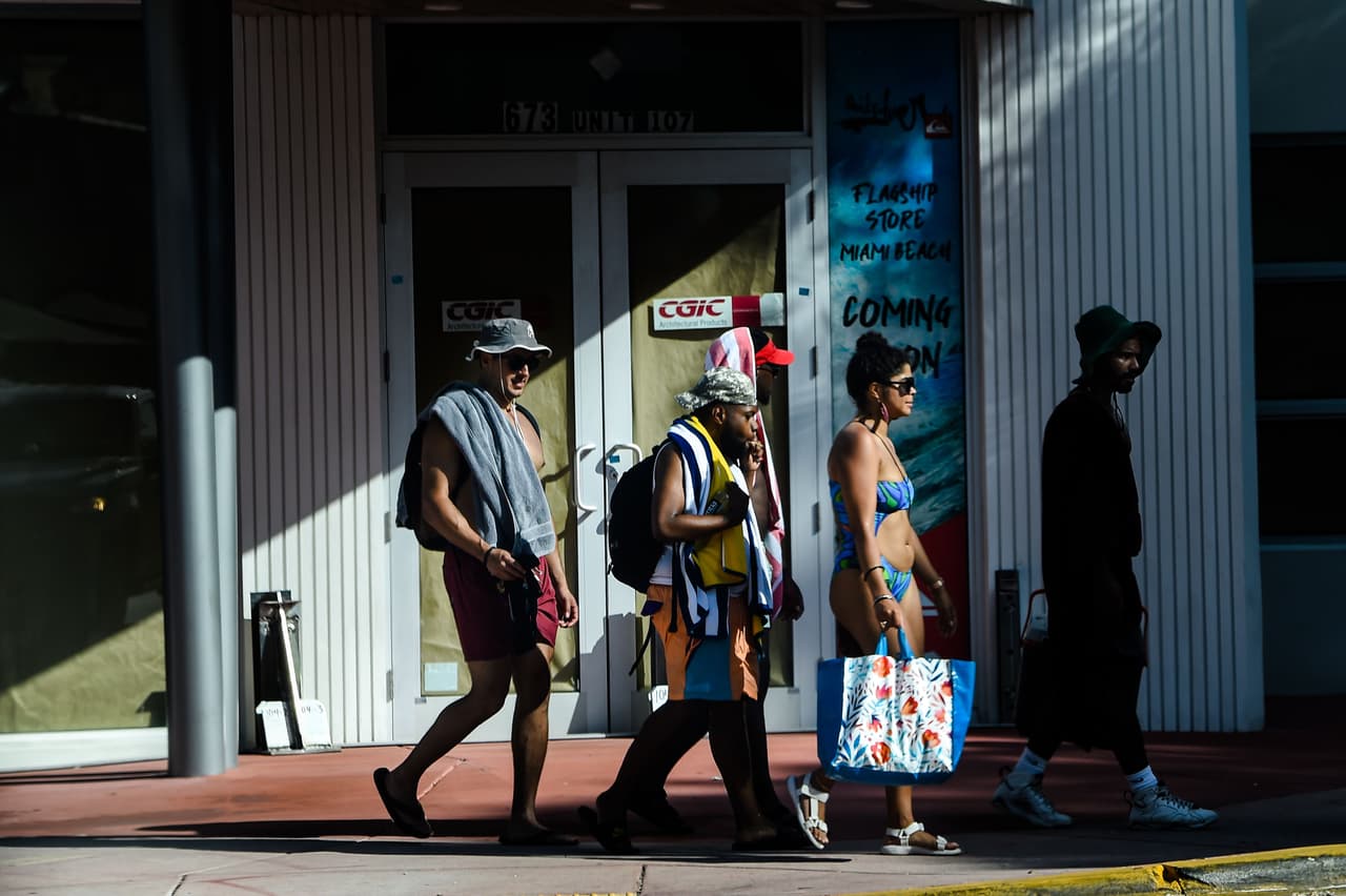 Si no pagan podrían recibir otra multa por $500 y hasta 60 días de cárcel por un delito menor de violar una orden ejecutiva de la ciudad.
<br>