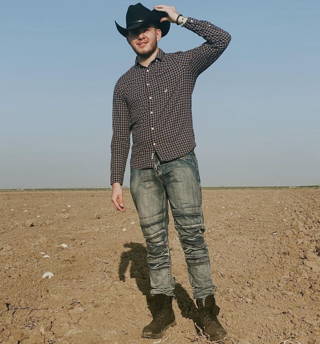 Johnny decidió hacer un cambio radical que lo ha ayudado a sentirse mejor: "2019 fue un año de salir de mi zona de confort en muchas áreas, principalmente con mi ansiedad social".
<br>