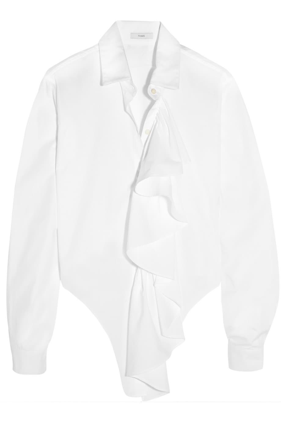 Camisas blances deconstruídas. Una de las prendas que hizo famosa a la diseñadora Carolina Herrera se transforma en un básico con mucho estilo. ¿La propuesta? Siluetas asimétricas, vuelos y formas completamente “inapropiadas” de portar esta pieza la vuelven un fashion statement. Delpozo, 3.1 Phillip Lim y TOME apostaron por esta nueva trend. En algodón, TOME, $475; net-a-porter.com