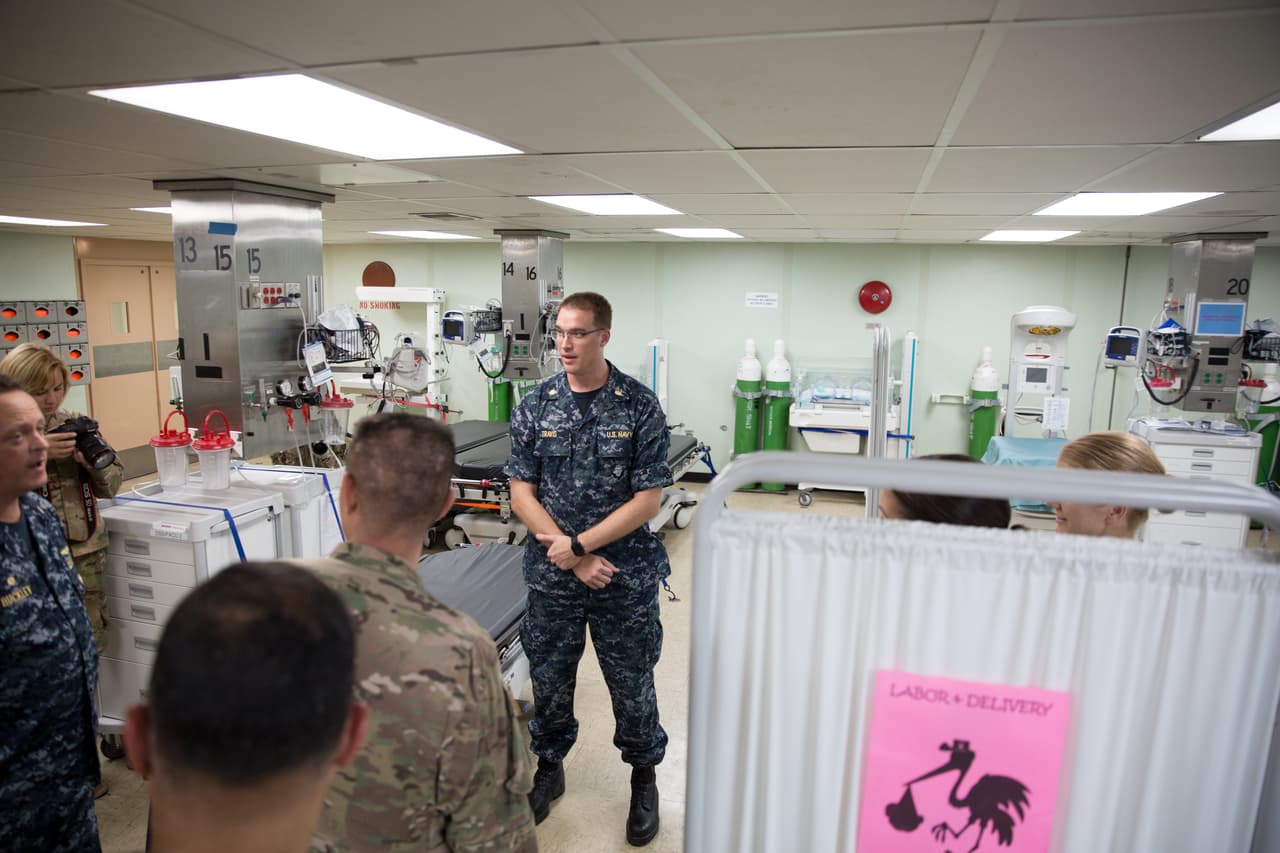 El buque Comfort está acondicionado para atender a pacientes en distintas especialidades médicas como
<b>nefrología, cirugía, cardiología, odontología, gastroenterología, neurología, medicina interna,</b> entre otras.