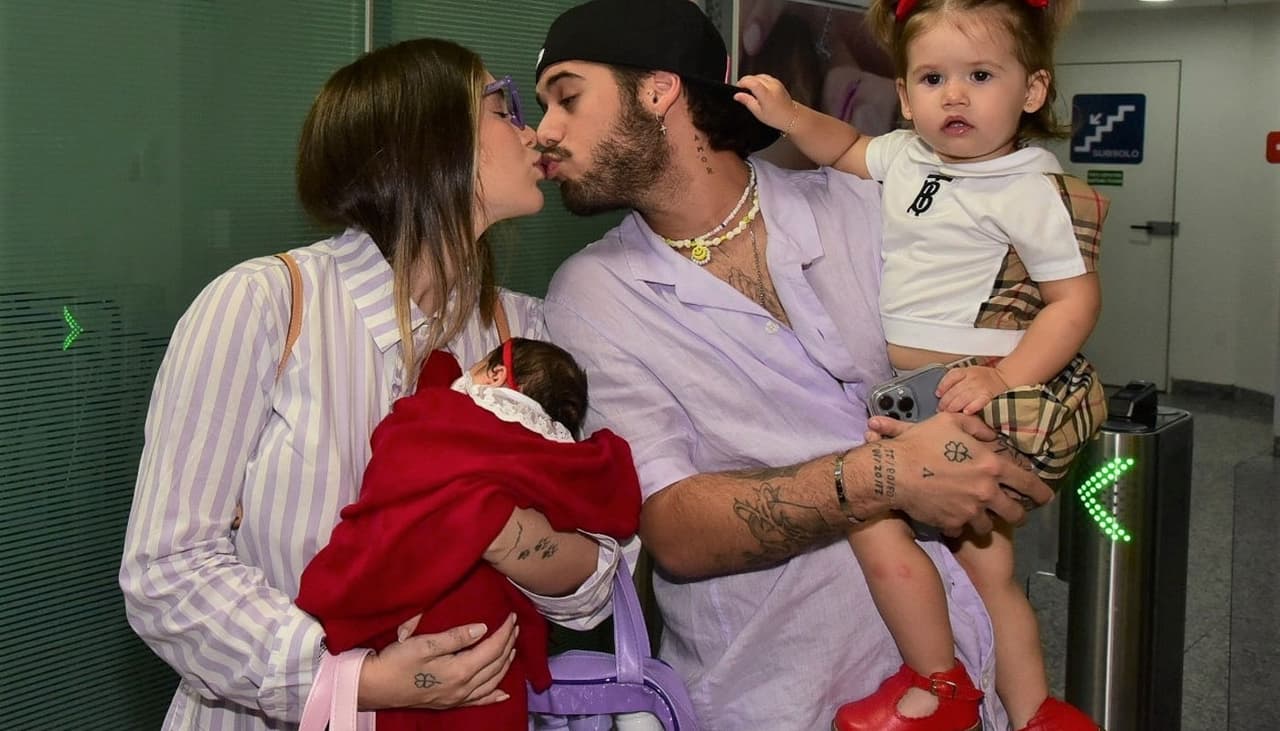 Qual é o significado das cores de roupas para sair da maternidade: vermelho tradicional e mais