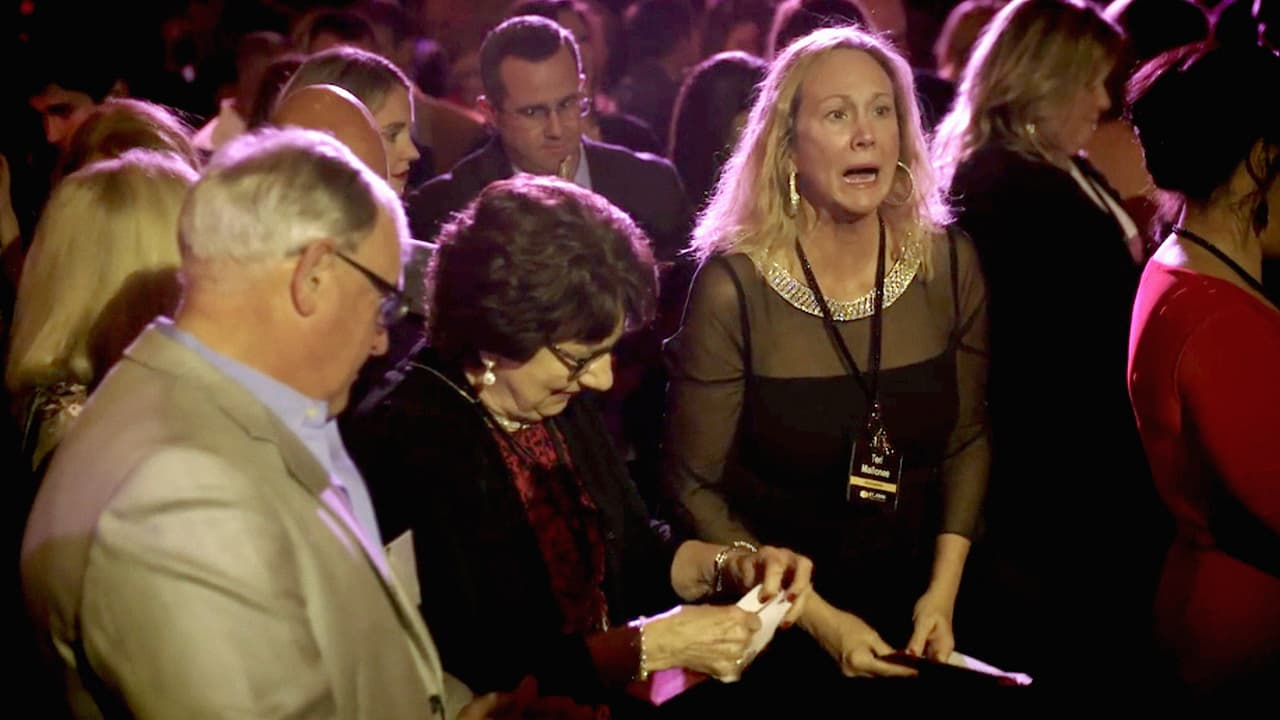 Les regalan $10,000,000 en la fiesta de fin de año