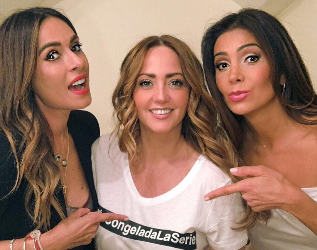 A diferencia de Manterola, Galilea sí posteó una foto al lado de la actriz y hasta buenos deseos le envió: 'Mucha suerte @patriciamanterola en #rentacongeladalaserie te queremos @andrealegarreta y yo! Estás más bella que nunca', escribió junto a esta foto sin obtener respuesta, ni like, ni nada.