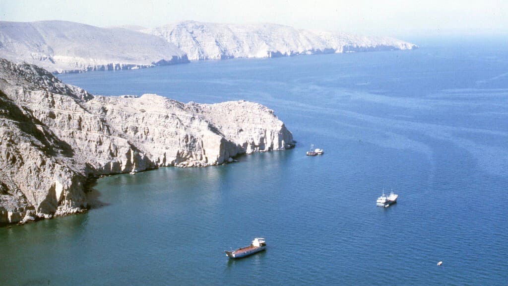 Qué pasa si Irán bloquea el estrecho de Ormuz como represalia a los ataques de EEUU