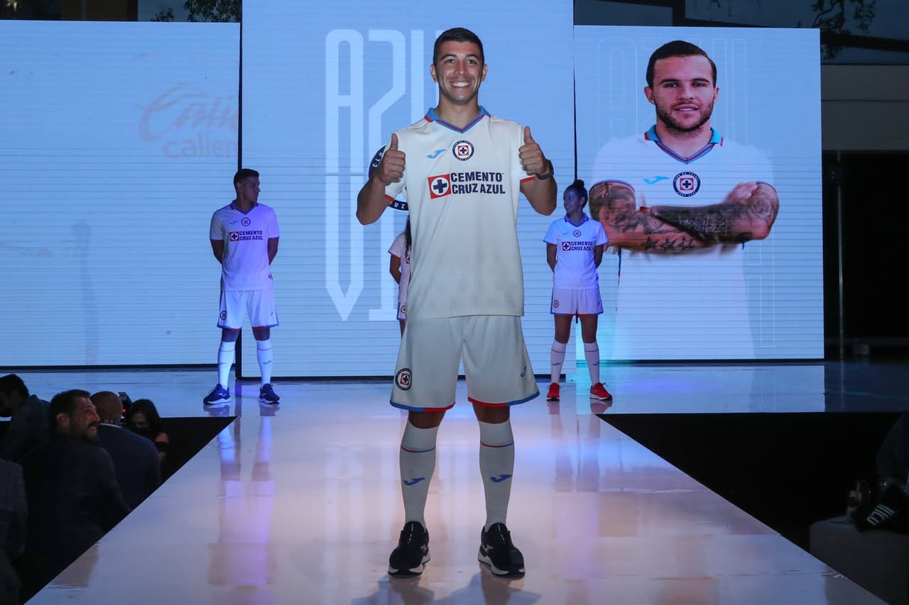 Uniforme de visitante de Cruz Azul para el Apertura 2022 y Clausura 2023.