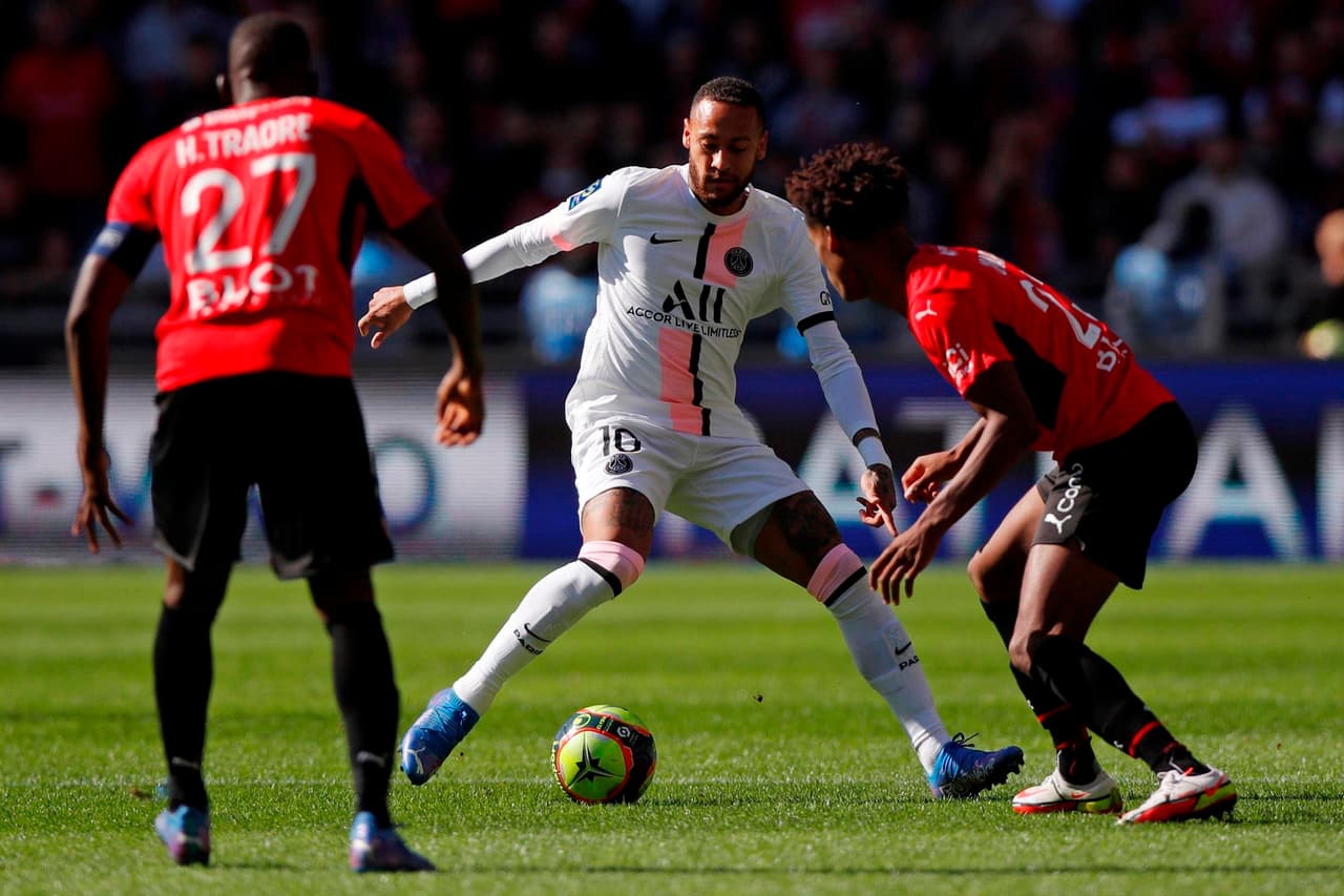Paris Saint-Germain no pudo ante el Stade Rennais 2-0 como visita, durante la Jornada 9 en la Ligue 1. Los parisinos contaron con toda su artillería pesada pero no vieron la luz ante las anotaciones de Gaetan Laborde (45') y Flavien Tait (46). Así, el equipo local se lleva un triunfo épico y el PSG rompe su racha ganadora.