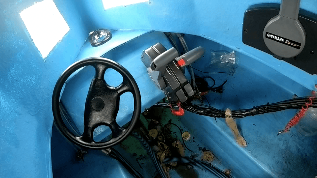 En este semisumergible incautado por la Armada de Colombia puede observarse cómo funciona la cabina de mando.