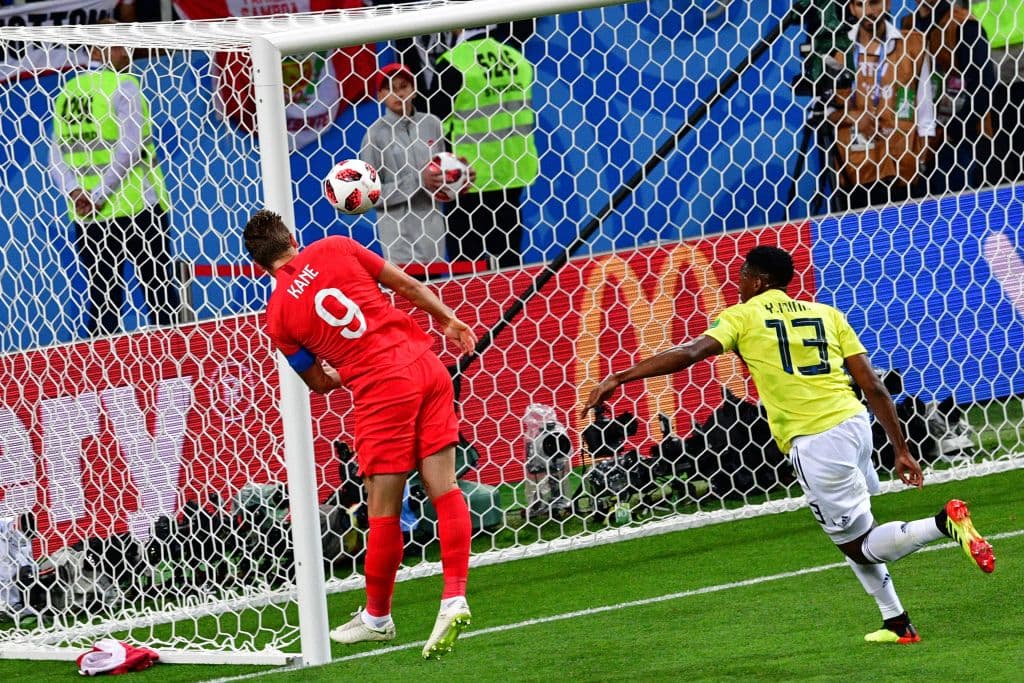 Al minuto 16, tras un centro por la derecha, Harry Kane tuvo un cabezazo al frente del arco colombiano, que se fue desviado por encima del horizontal.