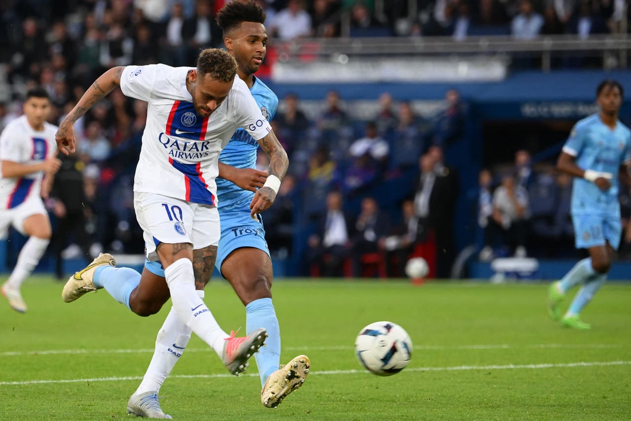 PSG remontó para vencer 4-3 al Troyes con goles de Carlos Soler, Lionel Messi, Neymar y Kylian Mbappé en la Jornada 13 de la Ligue 1.