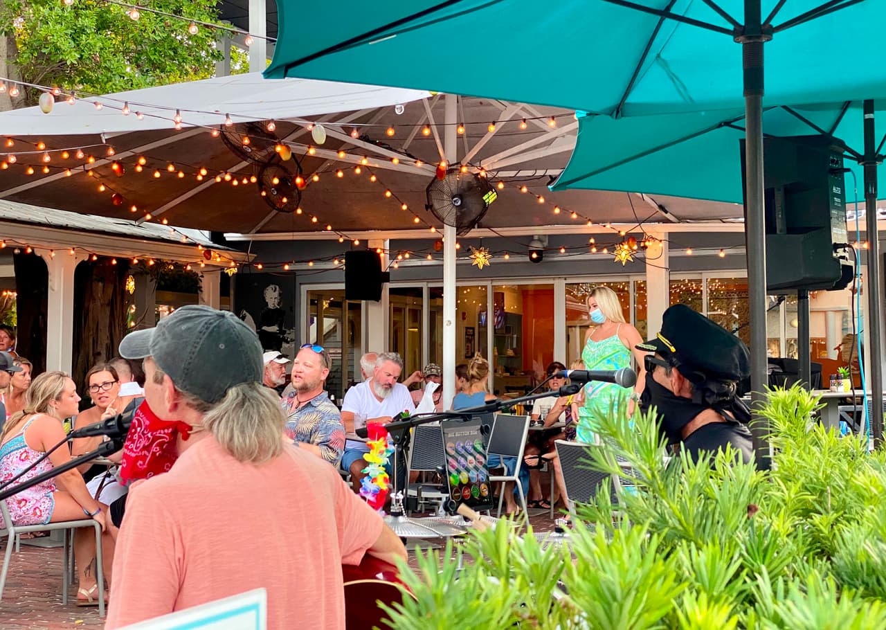 DeSantis anuncia que Florida pasa a la fase 3 de reapertura y levanta las restricciones a los restaurantes