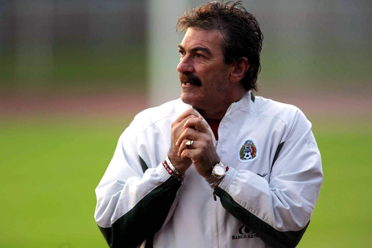Ricardo La Volpe halagado de que su nombre suene para dirigir al Tri