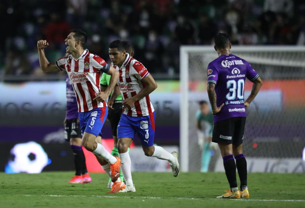 Nico Díaz (6’) adelantaba a los locales muy temprano en el partido. Jesús Molina (34’) respondió para emparejar los cartones. Chivas y Cañoneros llegaron a 12 y 11 puntos, respectivamente. En la J11 del Guard1anes 2021, Mazatlán visitará a los Tigres y Chivas disputará una edición más del Clásico Nacional.
