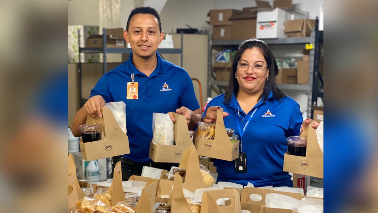 La organización FundandFeed, que busca apoyar a la comunidad decidió reconocer su trabajo.