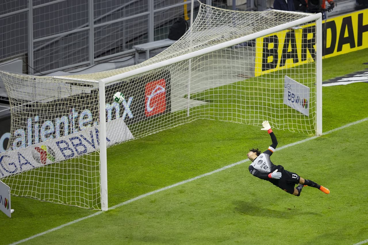 ‘Chicote’ Calderón (31’, 72’) marcó los tantos para el equipo del ‘Midas’. Henry Martin (75’) descontó, pero el cuadro de Miguel Herrera no encontró la fórmula para reponerse en el marcador.