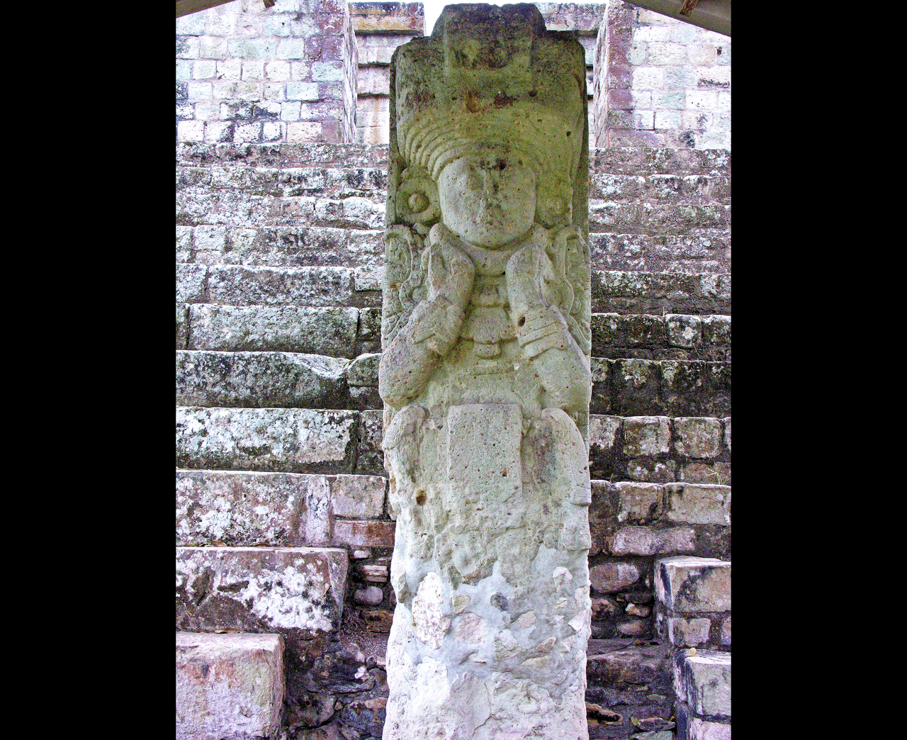 <h3 class="cms-H3-H3">8. Chan Imix K’awiil</h3>
<br>
<br>👑
<b> País: </b>Copán (actualmente Honduras).
<br>
<br>👑
<b> Tiempo en el trono:</b> 67 años y 130 días.
<br>
<br>👑
<b> Inicio del reinado:</b> 8 de febrero de 628.
<br>
<br>👑
<b>Fin del reinado: </b>18 de junio de 695.
<br>