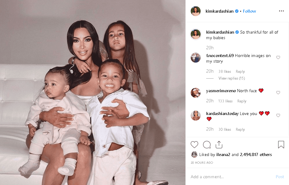 En seguida, publicó una foto de
<b><a href="https://www.instagram.com/p/B5a84R_gKlN/" target="_blank">ella acompañada de sus tres hijas</a></b>: North (de 6 años), Saint (de 3), y Chicago (casi 2). Aquí escribió el siguiente mensaje: "¡Muy agradecida por todos mis bebés!".