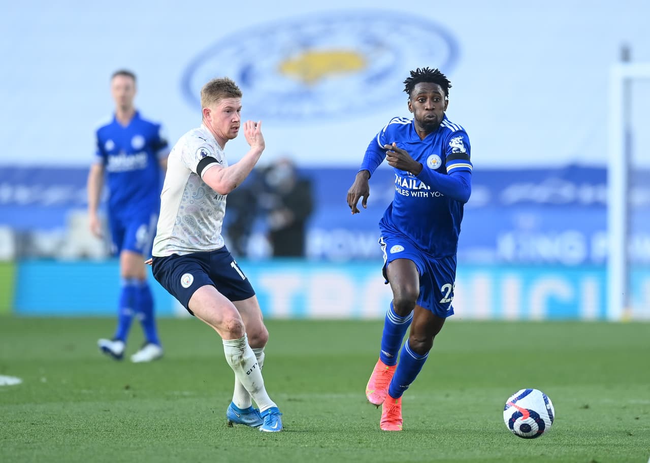 El contragolpe era el arma de los locales, pero no podían hacerse del esférico.