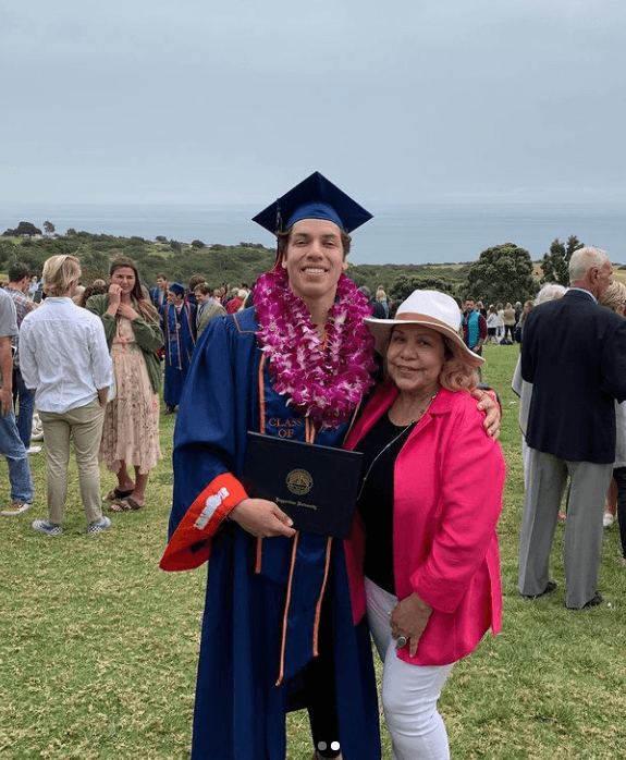 Arnold Schwarzenegger estaba casado con la periodista María Schriver y Mildred Baena
<a href="https://elpais.com/elpais/2019/04/29/icon/1556537348_580472.html" target="_blank">con Rogelio de Jesús</a>, según información del diario El País.