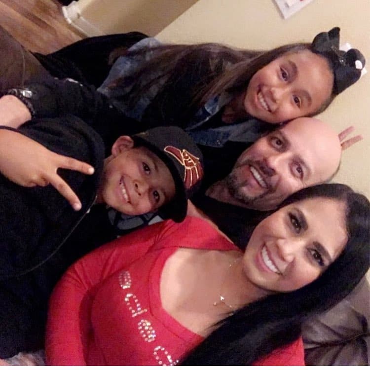 El expelotero Esteban Loaiza con su novia, Ross Labra, tras salir de prisión.