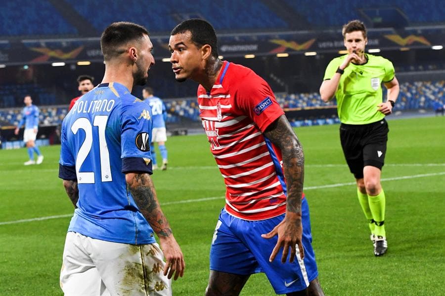 Napoli pierde ante Granada y queda fuera de la UEFA Europa League. El partido terminó con un marcador global 2-3 a favor de los rojiblancos. Zielinzki y Rui Peña anotaron para los de Gattuso, pero el tanto de Montoro sentenció la tarde para los 'gli azzurri'; Hirving Lozano no tuvo participación por lesión.